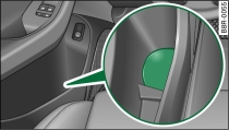 Detail of the door trim: Cup holder